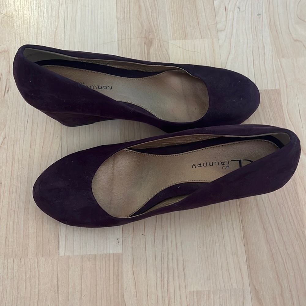 Size 9 suede purple heels